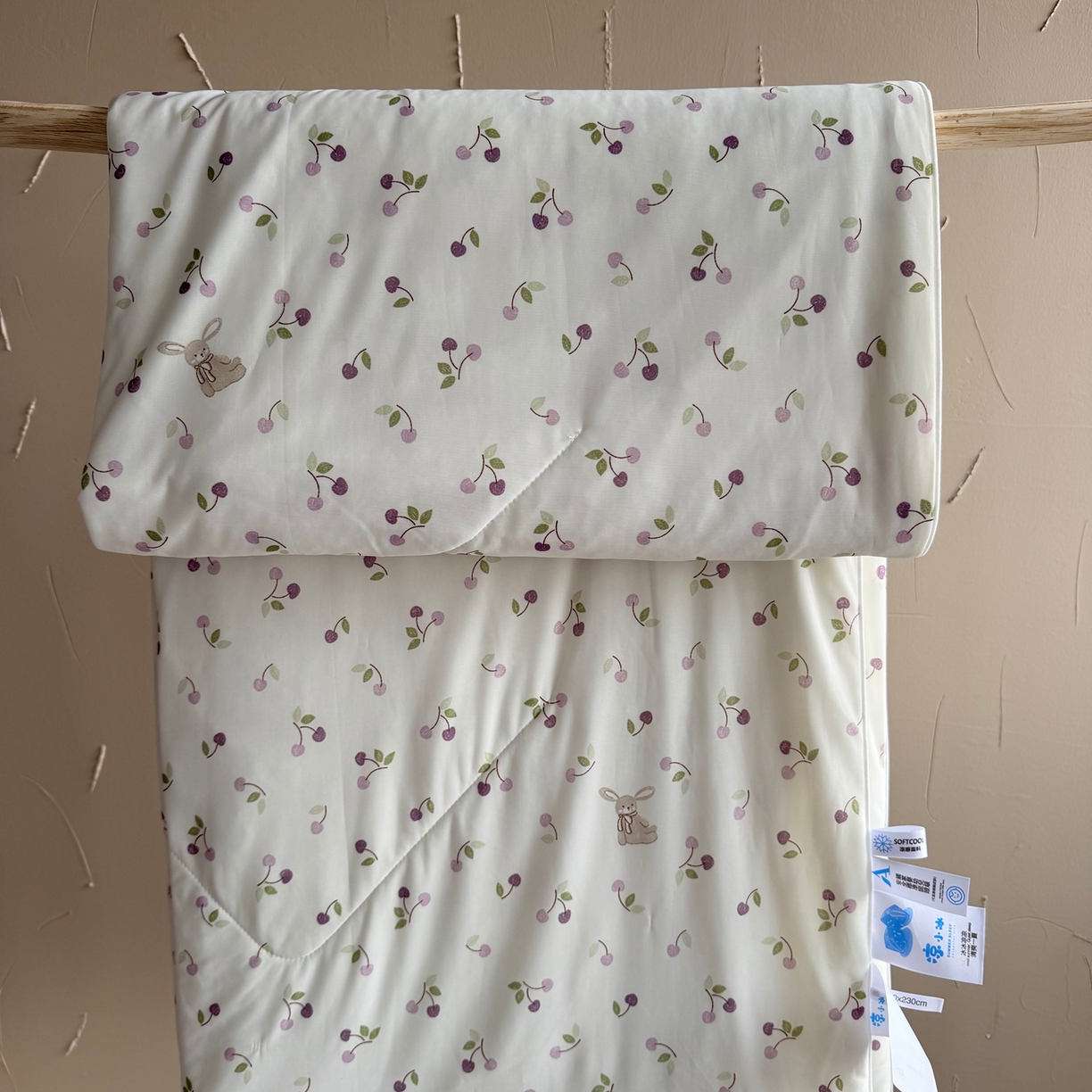 91家纺网 家纺一手货源 找家纺 莱豫家纺 2026春夏新款A类凉感小冰皮夏凉被夏被空调被 小樱桃