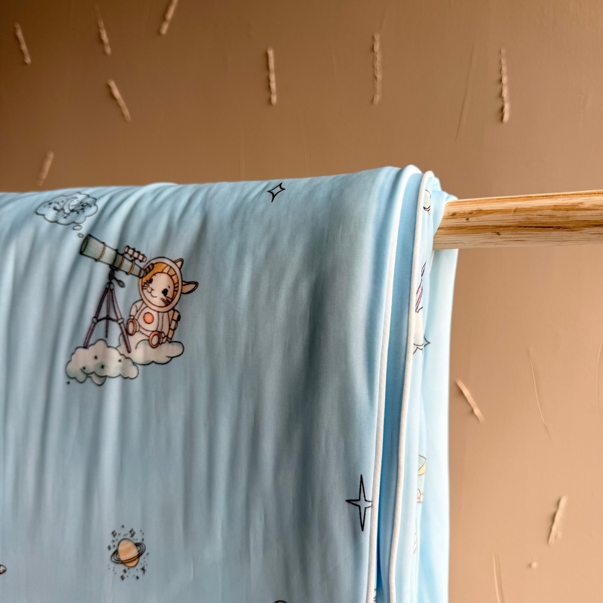 91家纺网 家纺一手货源 找家纺 莱豫家纺 2026春夏新款A类凉感小冰皮夏凉被夏被空调被 宇航员