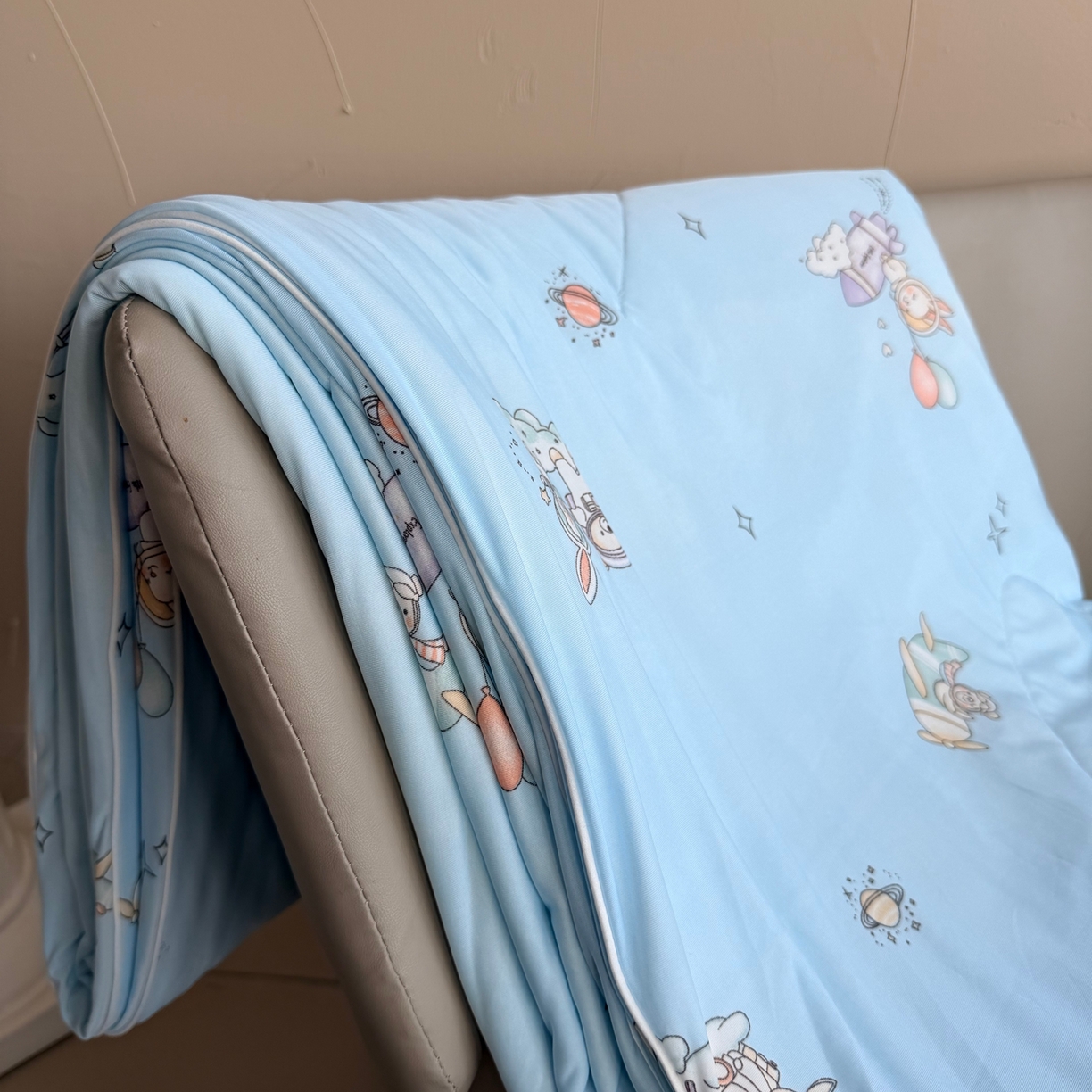 91家纺网 家纺一手货源 找家纺 莱豫家纺 2026春夏新款A类凉感小冰皮夏凉被夏被空调被 宇航员