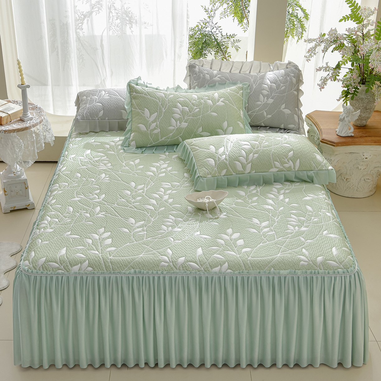 91家纺网 家纺一手货源 找家纺 绘萱家居 2026春夏新款530克PE100%提花冰凉豆豆床裙款凉席席子空调软席 花枝招展-绿