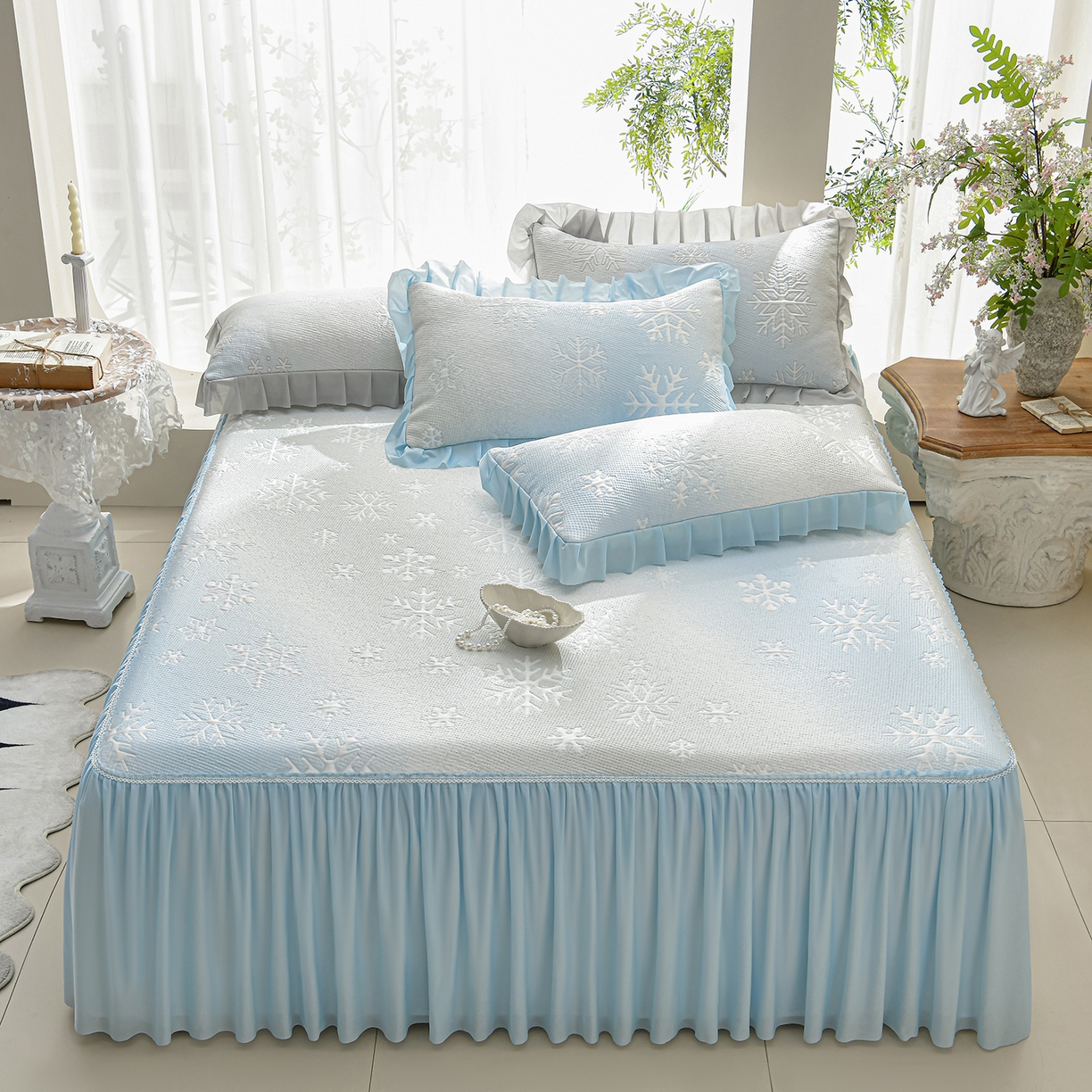 91家纺网 家纺一手货源 找家纺 绘萱家居 2026春夏新款530克PE100%提花冰凉豆豆床裙款凉席席子空调软席 渐变雪花-蓝