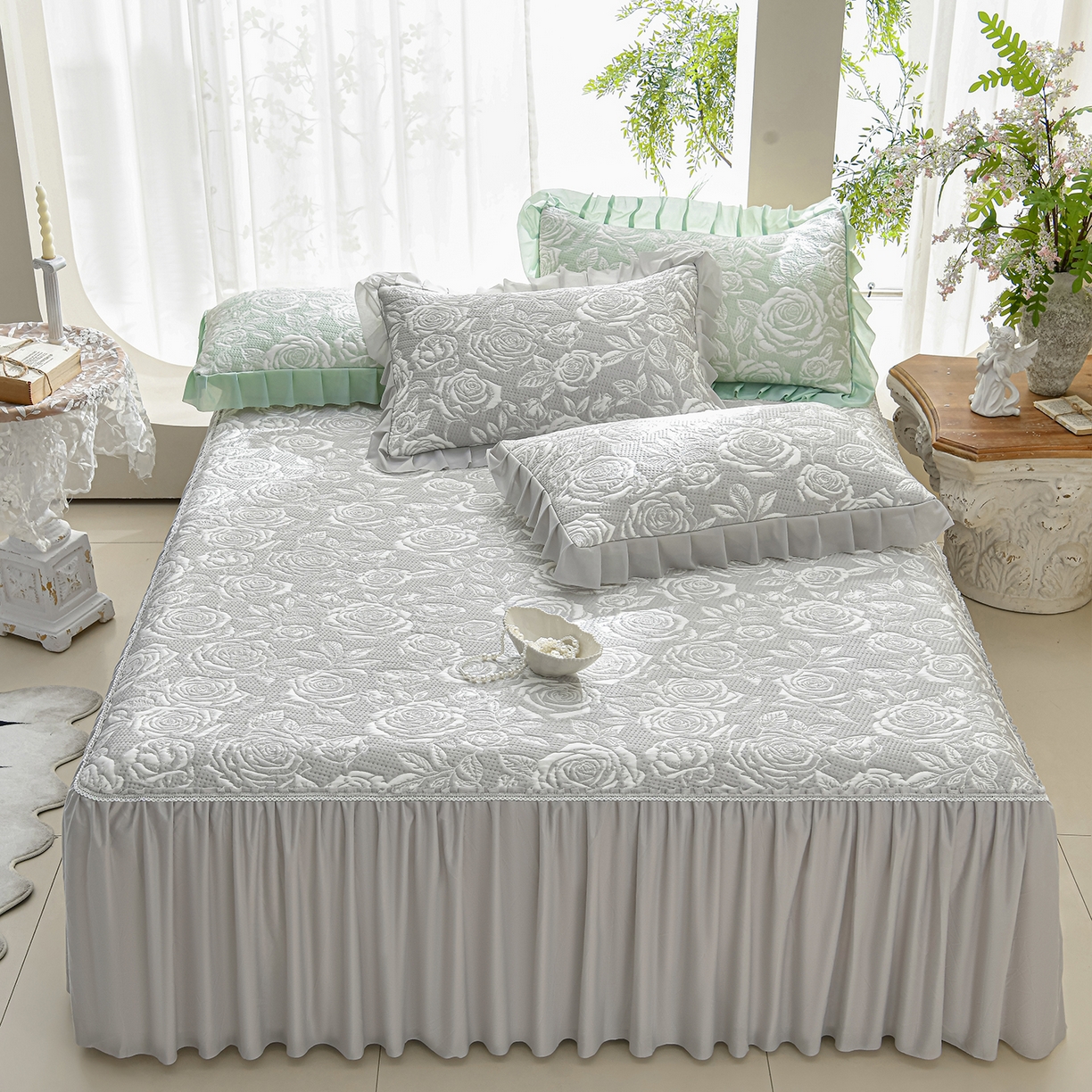 91家纺网 家纺一手货源 找家纺 绘萱家居 2026春夏新款530克PE100%提花冰凉豆豆床裙款凉席席子空调软席 玫瑰花香-灰