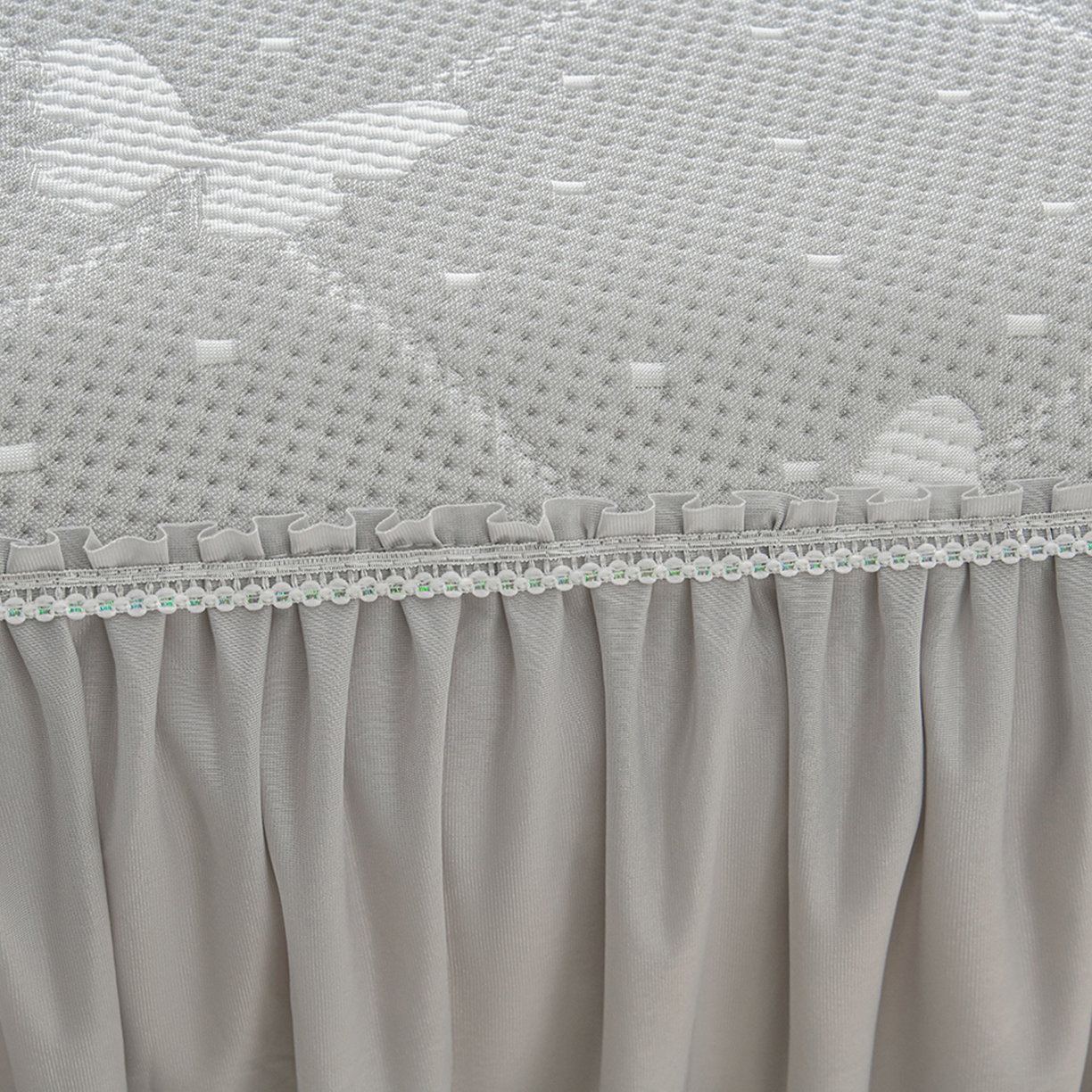 91家纺网 家纺一手货源 找家纺 绘萱家居 2026春夏新款530克PE100%提花冰凉豆豆床裙款凉席席子空调软席 蝶儿轻舞-灰