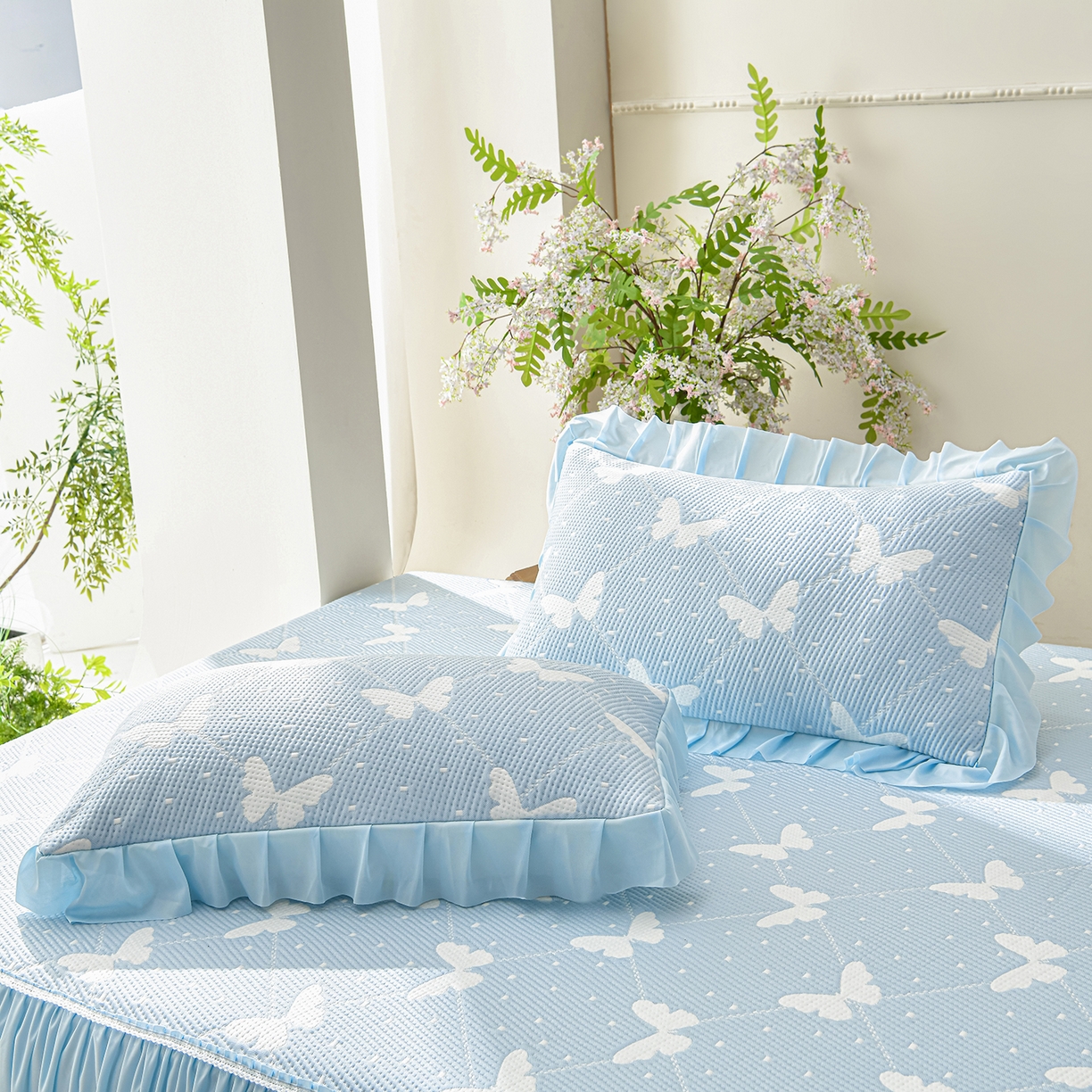 91家纺网 家纺一手货源 找家纺 绘萱家居 2026春夏新款530克PE100%提花冰凉豆豆床裙款凉席席子空调软席 蝶儿轻舞-蓝