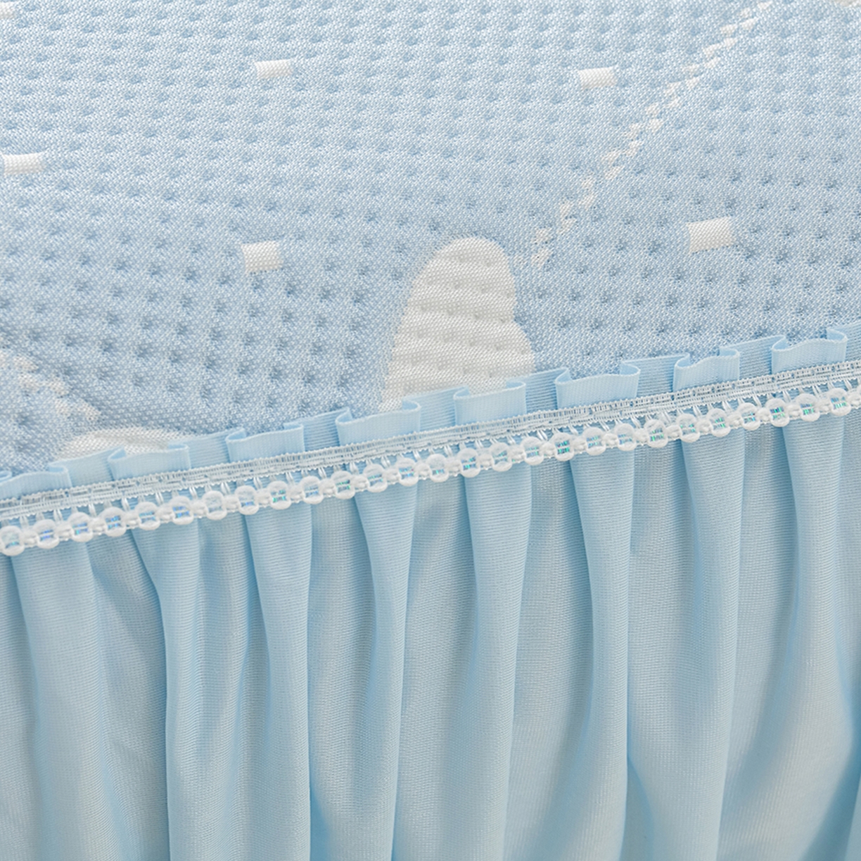 91家纺网 家纺一手货源 找家纺 绘萱家居 2026春夏新款530克PE100%提花冰凉豆豆床裙款凉席席子空调软席 蝶儿轻舞-蓝