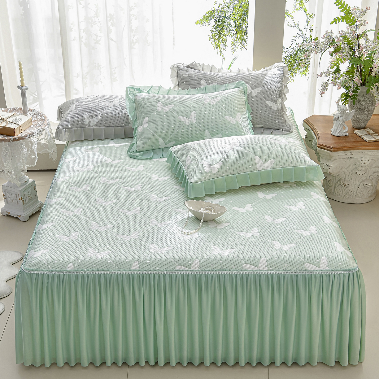 91家纺网 家纺一手货源 找家纺 绘萱家居 2026春夏新款530克PE100%提花冰凉豆豆床裙款凉席席子空调软席 蝶儿轻舞-绿