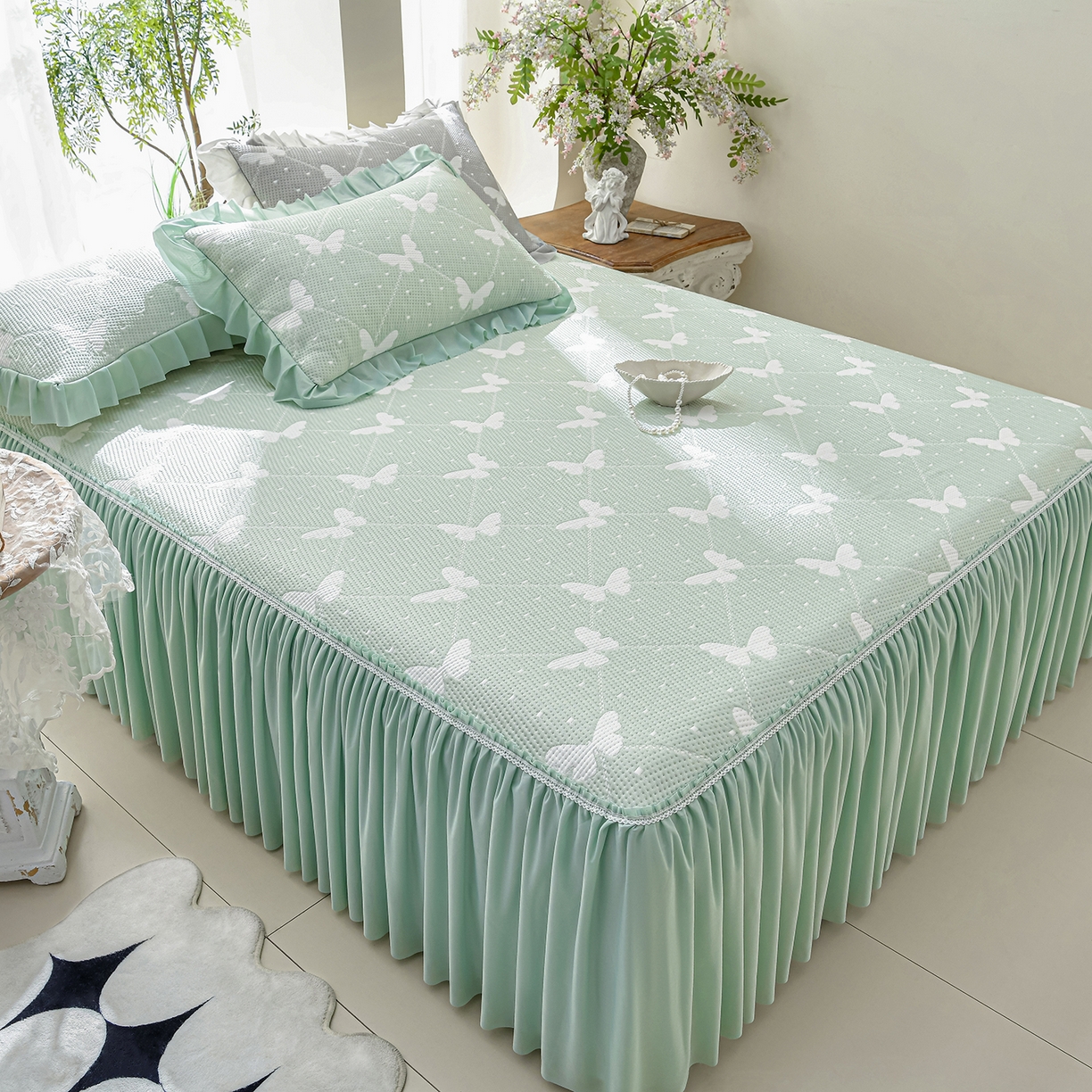 91家纺网 家纺一手货源 找家纺 绘萱家居 2026春夏新款530克PE100%提花冰凉豆豆床裙款凉席席子空调软席 蝶儿轻舞-绿