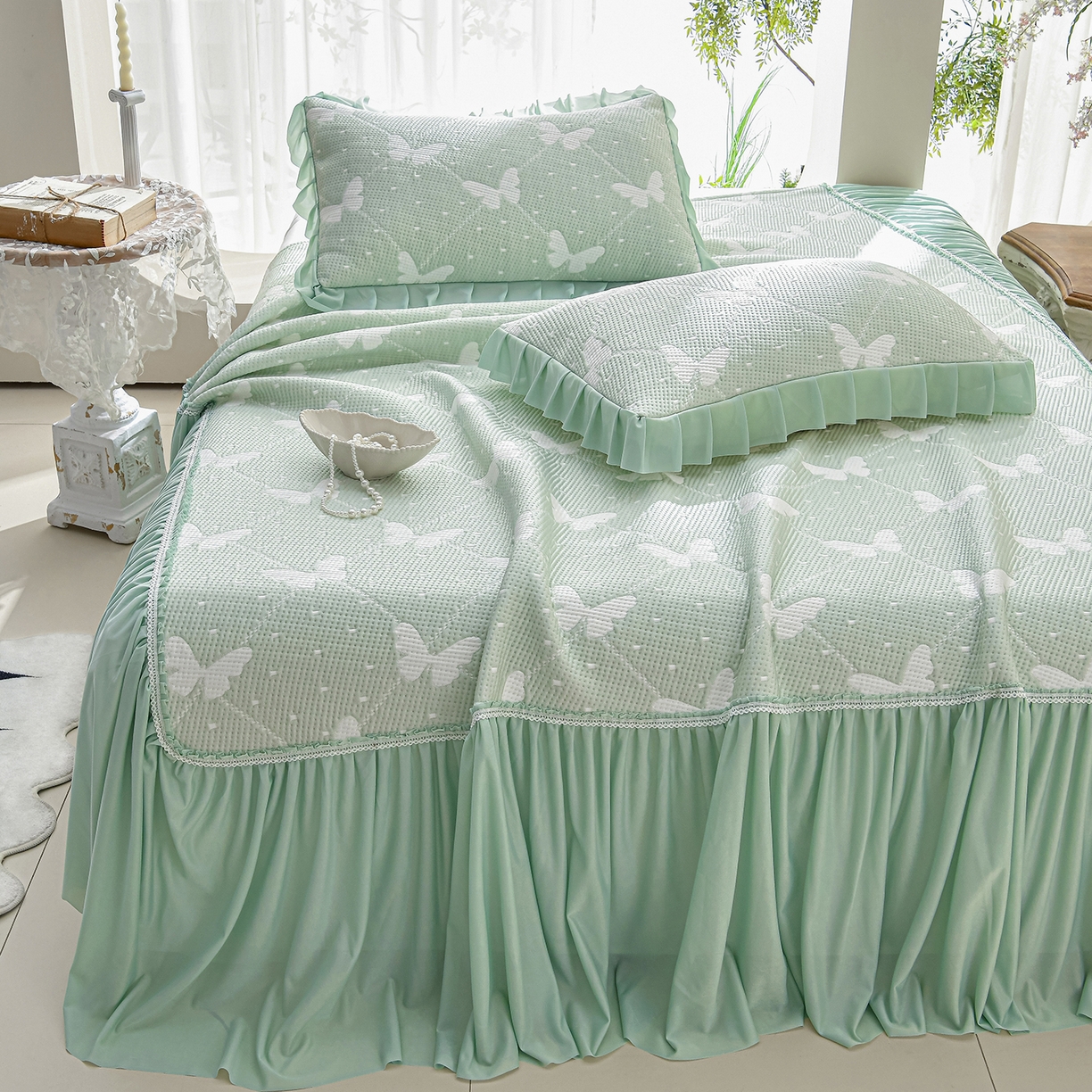 91家纺网 家纺一手货源 找家纺 绘萱家居 2026春夏新款530克PE100%提花冰凉豆豆床裙款凉席席子空调软席 蝶儿轻舞-绿