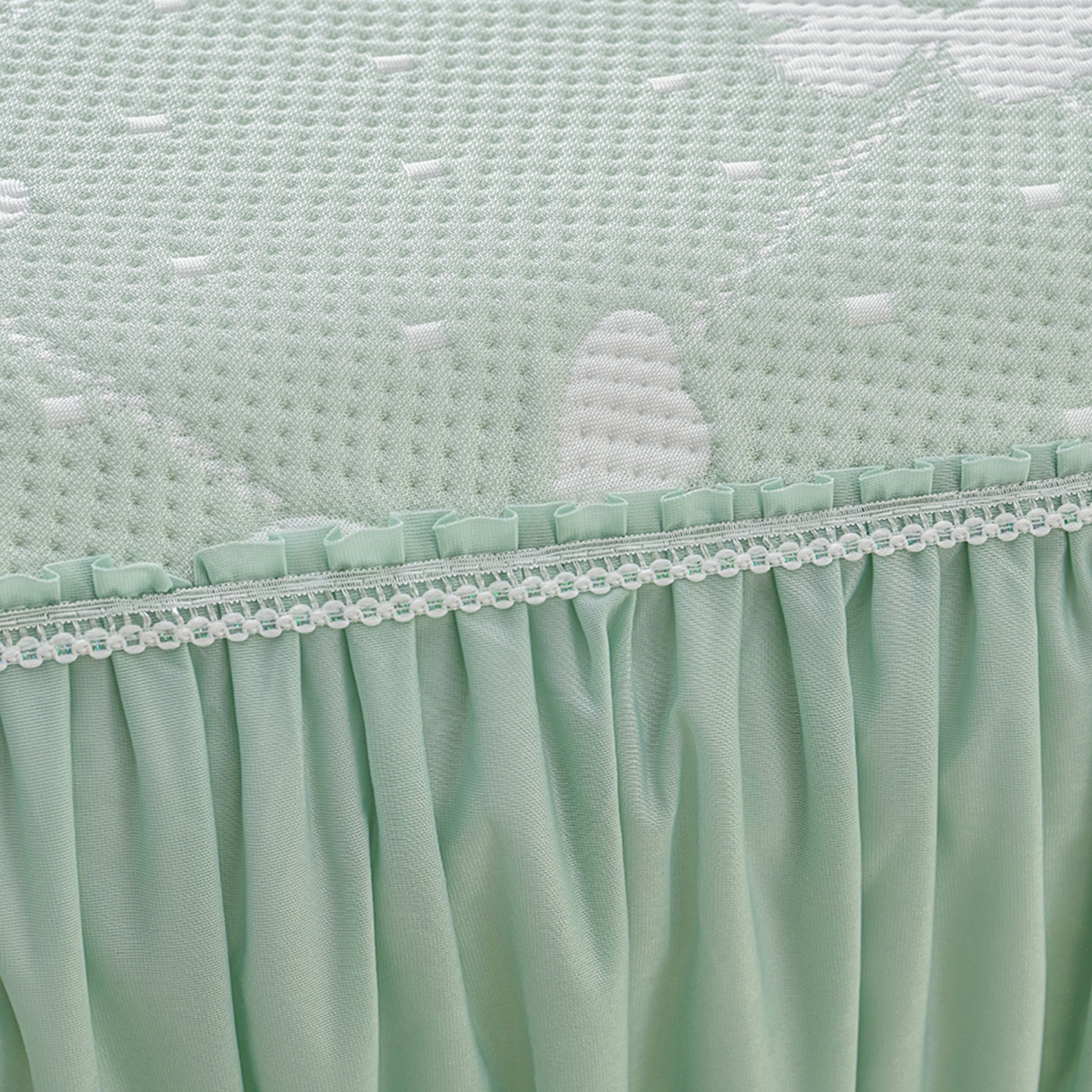 91家纺网 家纺一手货源 找家纺 绘萱家居 2026春夏新款530克PE100%提花冰凉豆豆床裙款凉席席子空调软席 蝶儿轻舞-绿