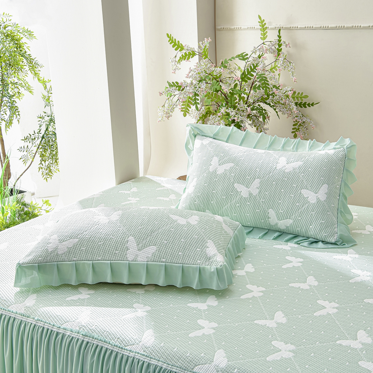 91家纺网 家纺一手货源 找家纺 绘萱家居 2026春夏新款530克PE100%提花冰凉豆豆床裙款凉席席子空调软席 蝶儿轻舞-绿