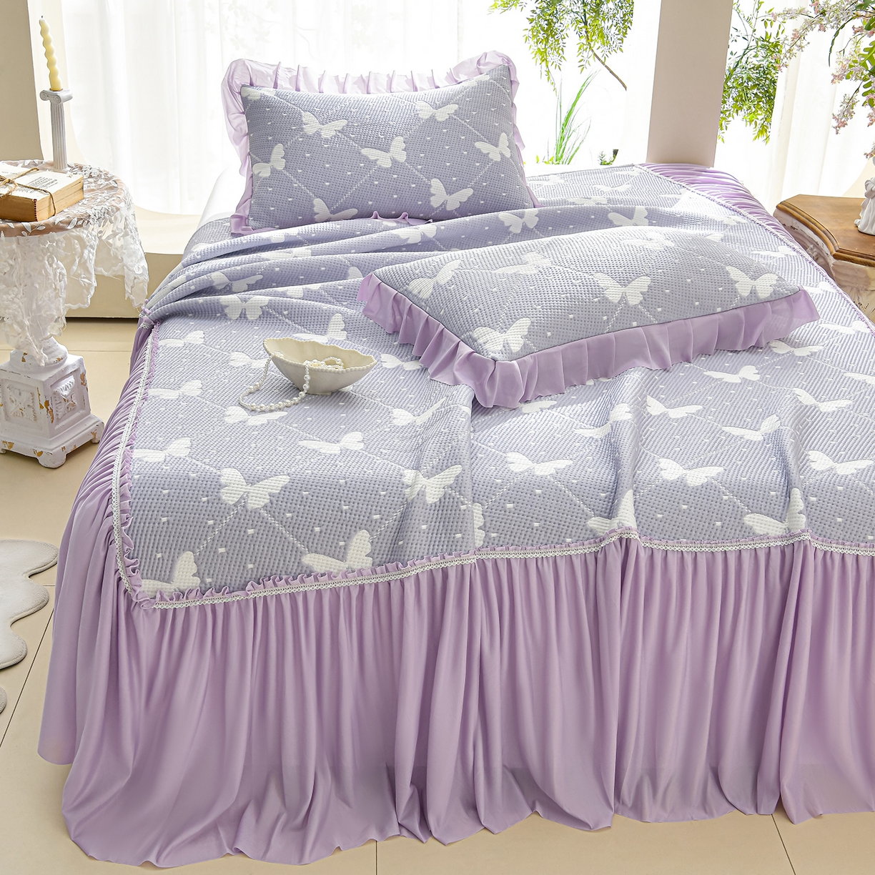 91家纺网 家纺一手货源 找家纺 绘萱家居 2026春夏新款530克PE100%提花冰凉豆豆床裙款凉席席子空调软席 蝶儿轻舞-紫