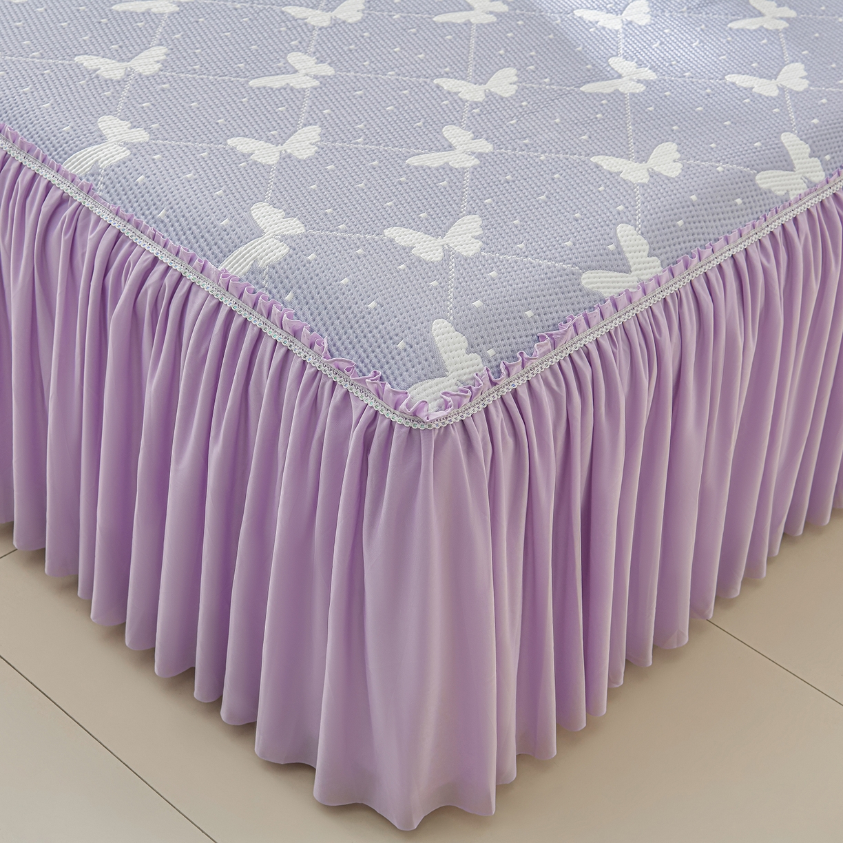 91家纺网 家纺一手货源 找家纺 绘萱家居 2026春夏新款530克PE100%提花冰凉豆豆床裙款凉席席子空调软席 蝶儿轻舞-紫