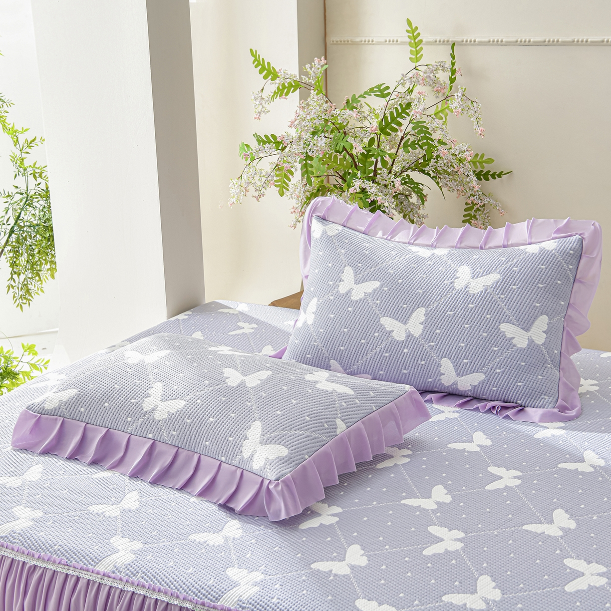 91家纺网 家纺一手货源 找家纺 绘萱家居 2026春夏新款530克PE100%提花冰凉豆豆床裙款凉席席子空调软席 蝶儿轻舞-紫