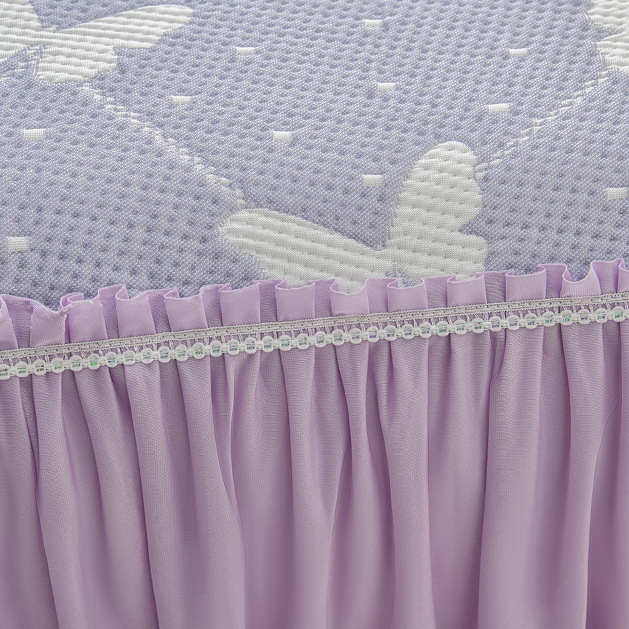 91家纺网 家纺一手货源 找家纺 绘萱家居 2026春夏新款530克PE100%提花冰凉豆豆床裙款凉席席子空调软席 蝶儿轻舞-紫