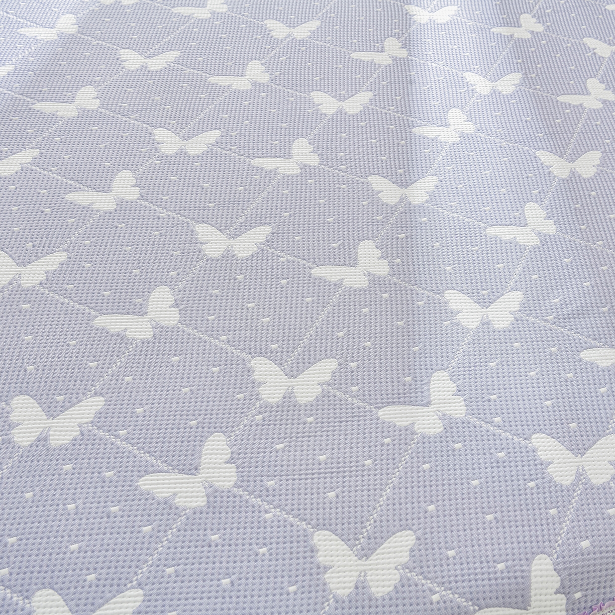 91家纺网 家纺一手货源 找家纺 绘萱家居 2026春夏新款530克PE100%提花冰凉豆豆床裙款凉席席子空调软席 蝶儿轻舞-紫