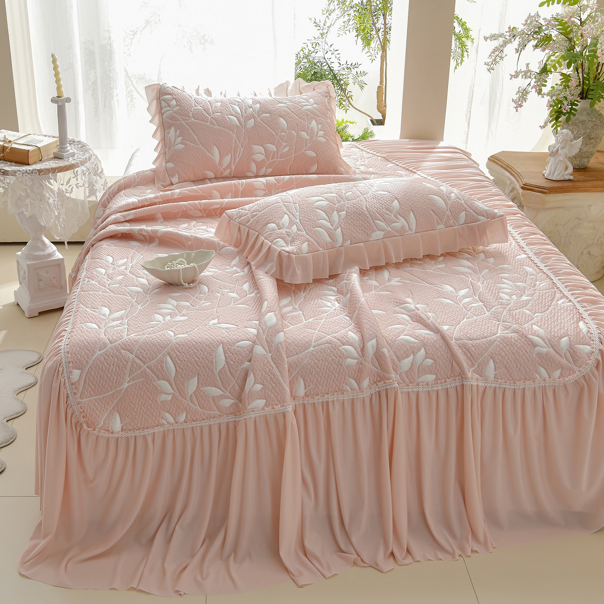 91家纺网 家纺一手货源 找家纺 绘萱家居 2026春夏新款530克PE100%提花冰凉豆豆床裙款凉席席子空调软席 花枝招展-粉