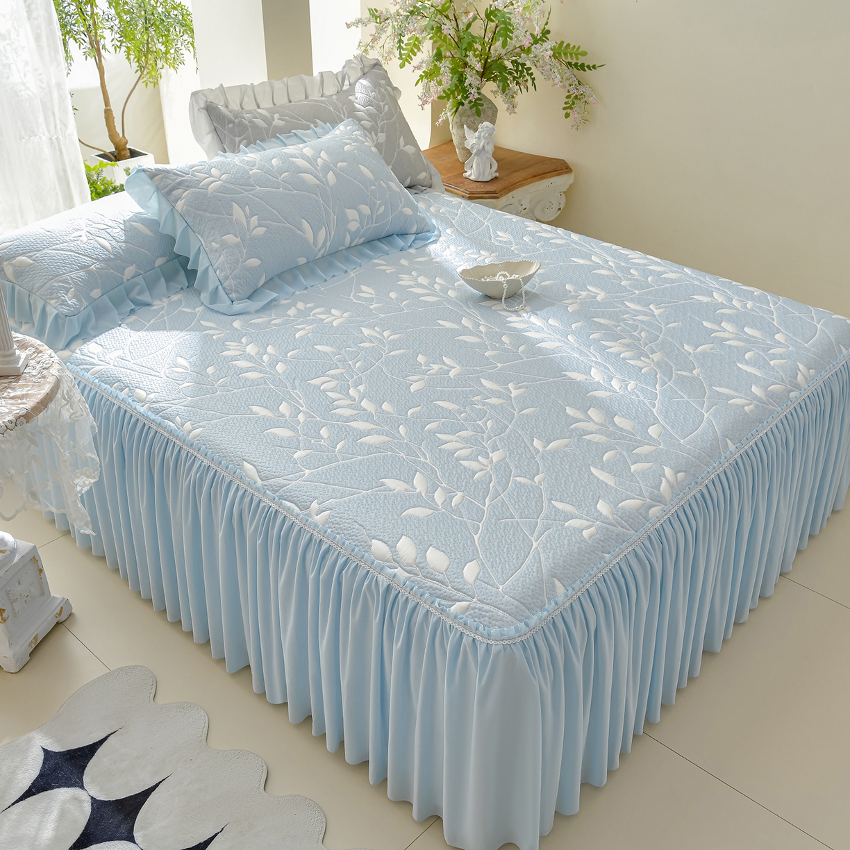 91家纺网 家纺一手货源 找家纺 绘萱家居 2026春夏新款530克PE100%提花冰凉豆豆床裙款凉席席子空调软席 花枝招展-蓝