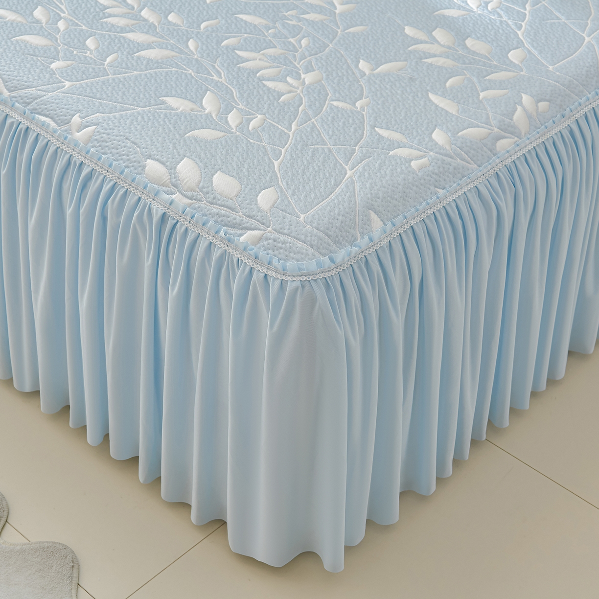 91家纺网 家纺一手货源 找家纺 绘萱家居 2026春夏新款530克PE100%提花冰凉豆豆床裙款凉席席子空调软席 花枝招展-蓝