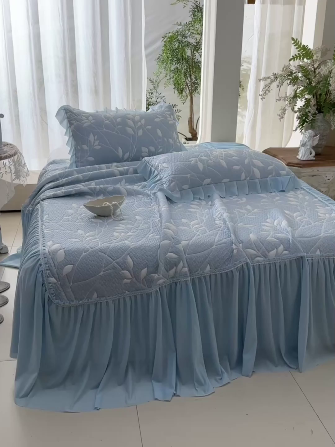 91家纺网 家纺一手货源 找家纺 绘萱家居 2026春夏新款530克PE100%提花冰凉豆豆床裙款凉席席子空调软席 花枝招展-蓝