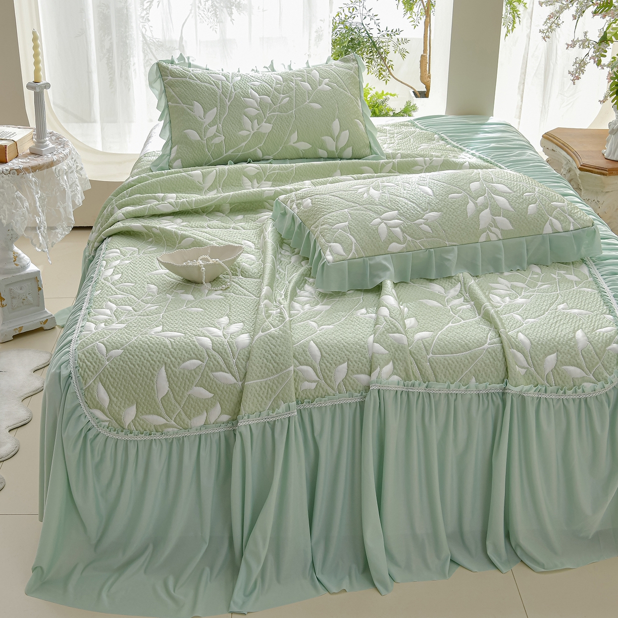 91家纺网 家纺一手货源 找家纺 绘萱家居 2026春夏新款530克PE100%提花冰凉豆豆床裙款凉席席子空调软席 花枝招展-绿