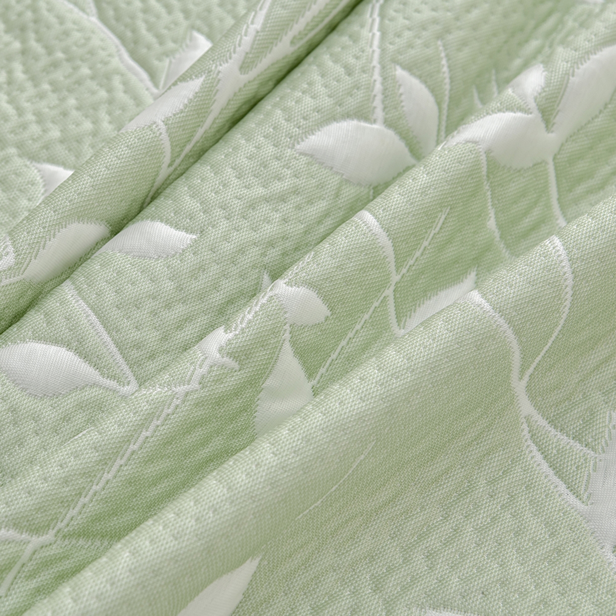 91家纺网 家纺一手货源 找家纺 绘萱家居 2026春夏新款530克PE100%提花冰凉豆豆床裙款凉席席子空调软席 花枝招展-绿