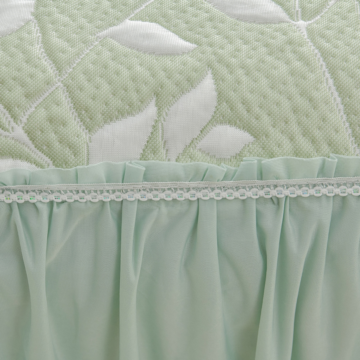 91家纺网 家纺一手货源 找家纺 绘萱家居 2026春夏新款530克PE100%提花冰凉豆豆床裙款凉席席子空调软席 花枝招展-绿