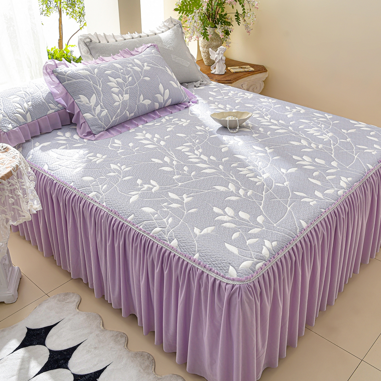 91家纺网 家纺一手货源 找家纺 绘萱家居 2026春夏新款530克PE100%提花冰凉豆豆床裙款凉席席子空调软席 花枝招展-紫