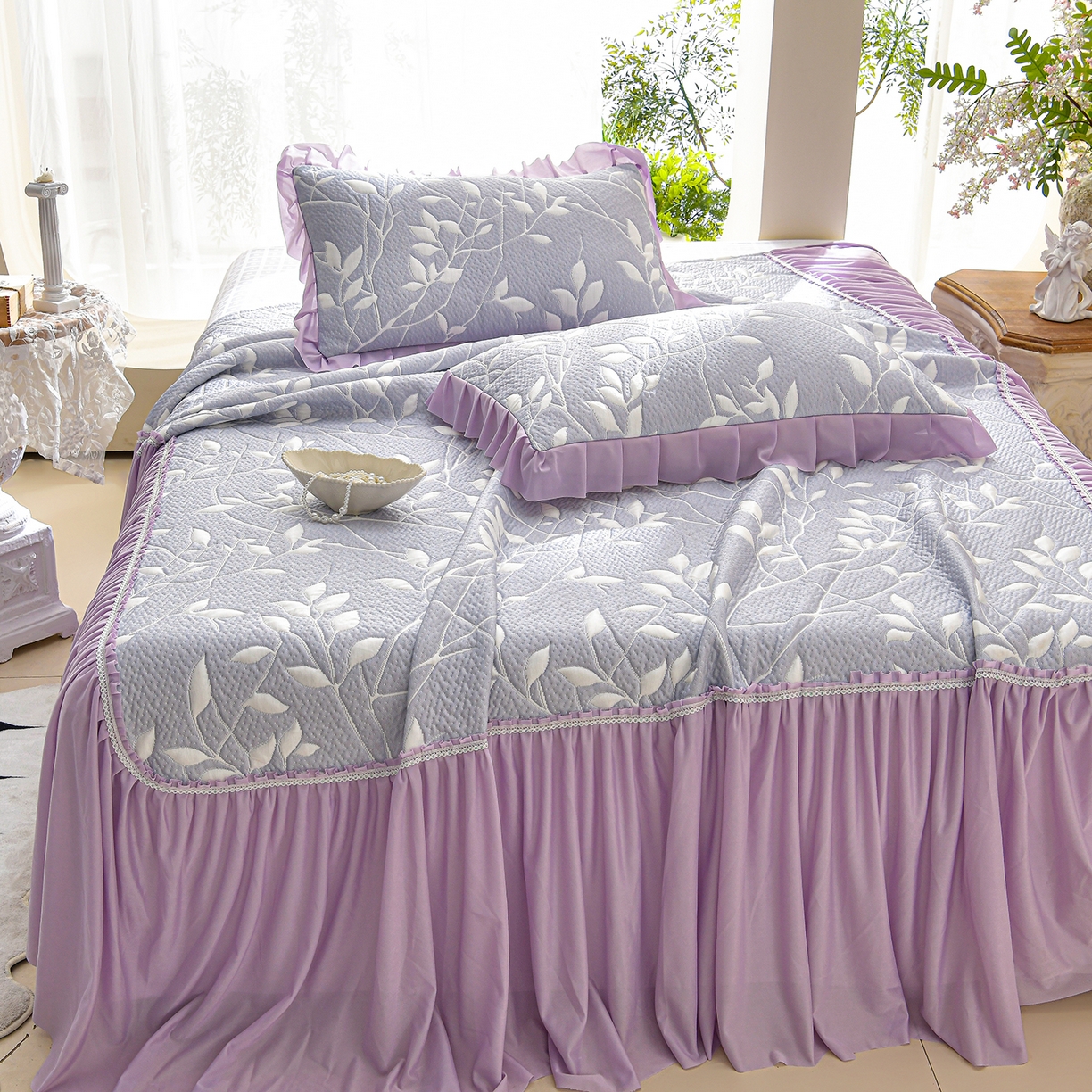 91家纺网 家纺一手货源 找家纺 绘萱家居 2026春夏新款530克PE100%提花冰凉豆豆床裙款凉席席子空调软席 花枝招展-紫