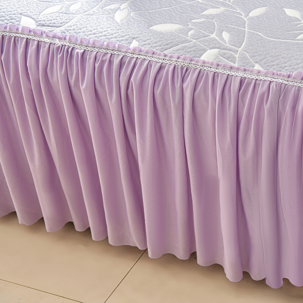 91家纺网 家纺一手货源 找家纺 绘萱家居 2026春夏新款530克PE100%提花冰凉豆豆床裙款凉席席子空调软席 花枝招展-紫