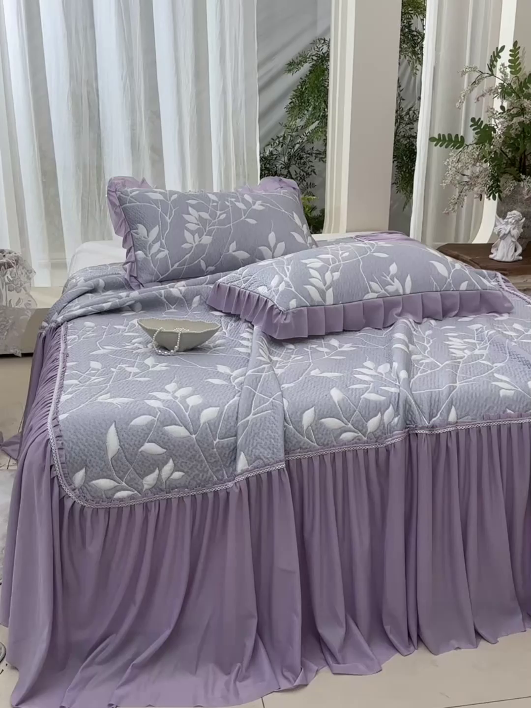 91家纺网 家纺一手货源 找家纺 绘萱家居 2026春夏新款530克PE100%提花冰凉豆豆床裙款凉席席子空调软席 花枝招展-紫