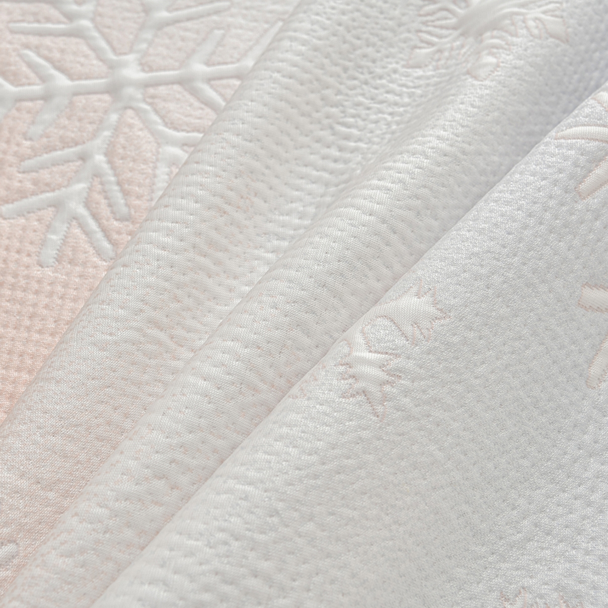 91家纺网 家纺一手货源 找家纺 绘萱家居 2026春夏新款530克PE100%提花冰凉豆豆床裙款凉席席子空调软席 渐变雪花-粉