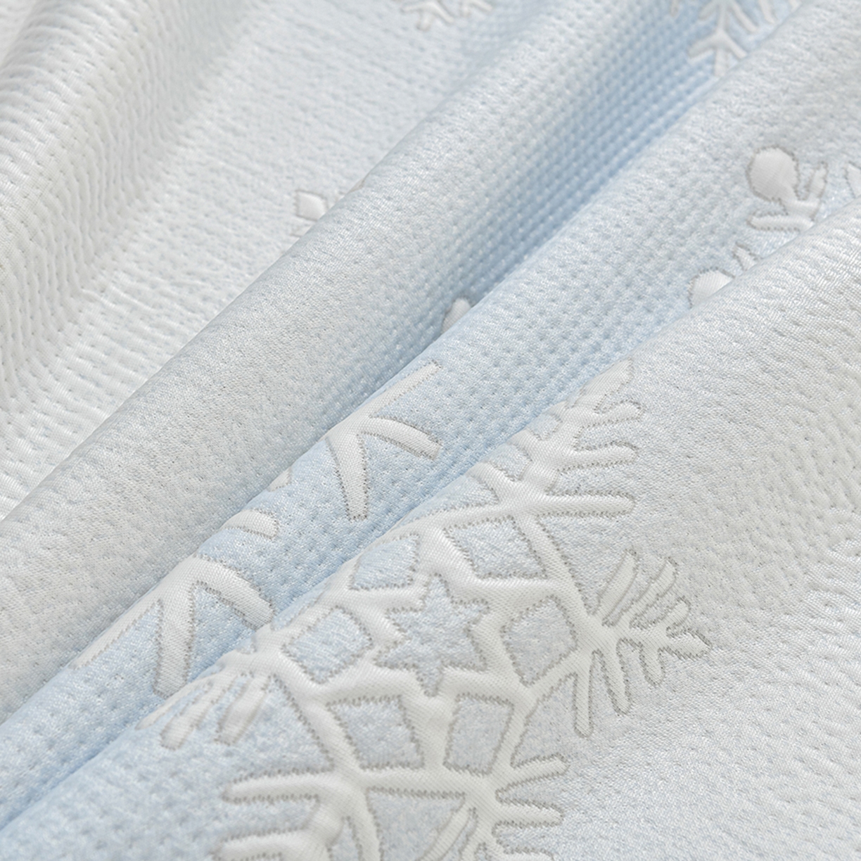 91家纺网 家纺一手货源 找家纺 绘萱家居 2026春夏新款530克PE100%提花冰凉豆豆床裙款凉席席子空调软席 渐变雪花-灰