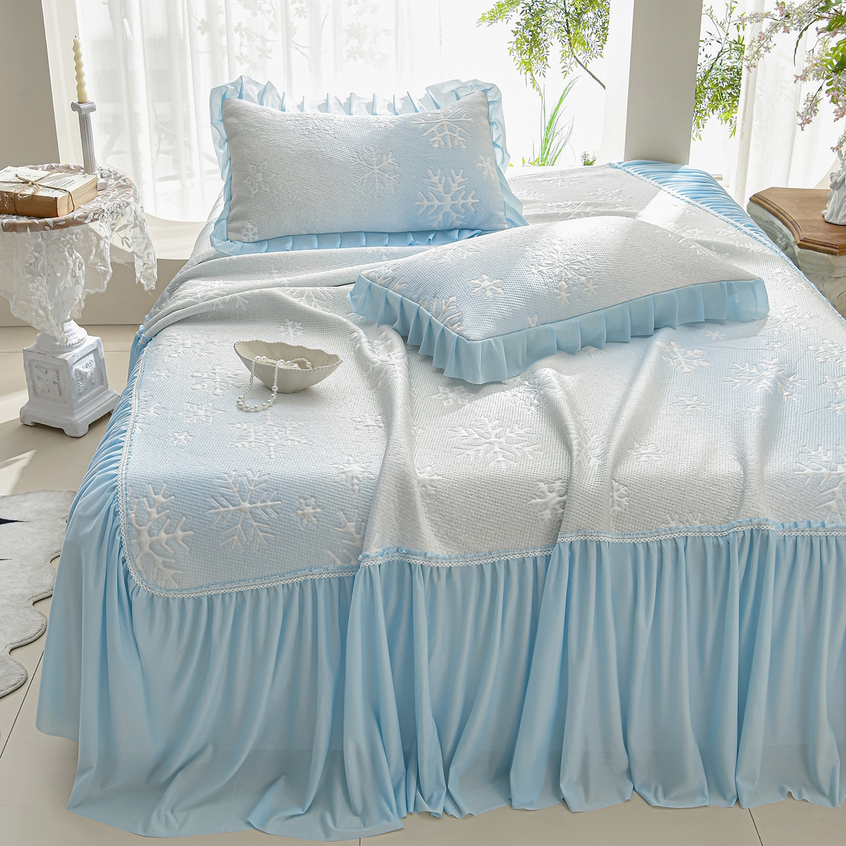 91家纺网 家纺一手货源 找家纺 绘萱家居 2026春夏新款530克PE100%提花冰凉豆豆床裙款凉席席子空调软席 渐变雪花-蓝