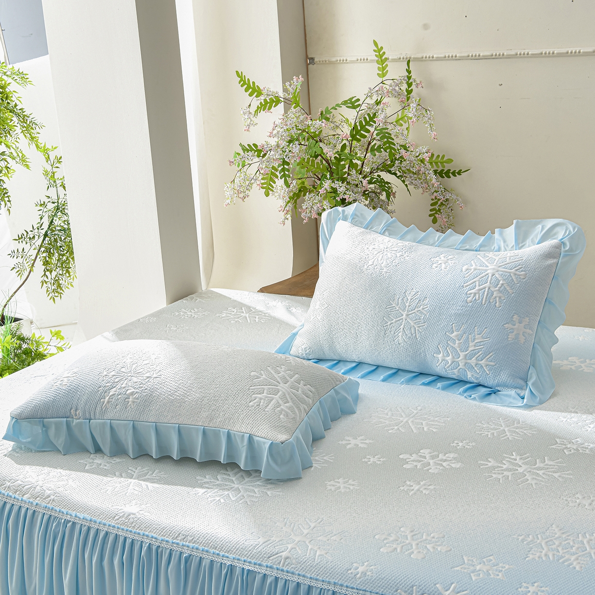 91家纺网 家纺一手货源 找家纺 绘萱家居 2026春夏新款530克PE100%提花冰凉豆豆床裙款凉席席子空调软席 渐变雪花-蓝