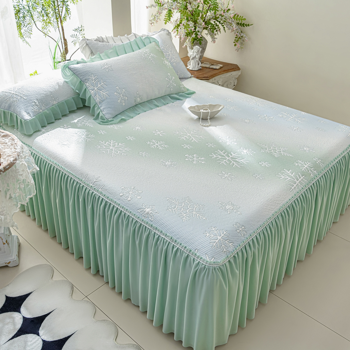 91家纺网 家纺一手货源 找家纺 绘萱家居 2026春夏新款530克PE100%提花冰凉豆豆床裙款凉席席子空调软席 渐变雪花-绿