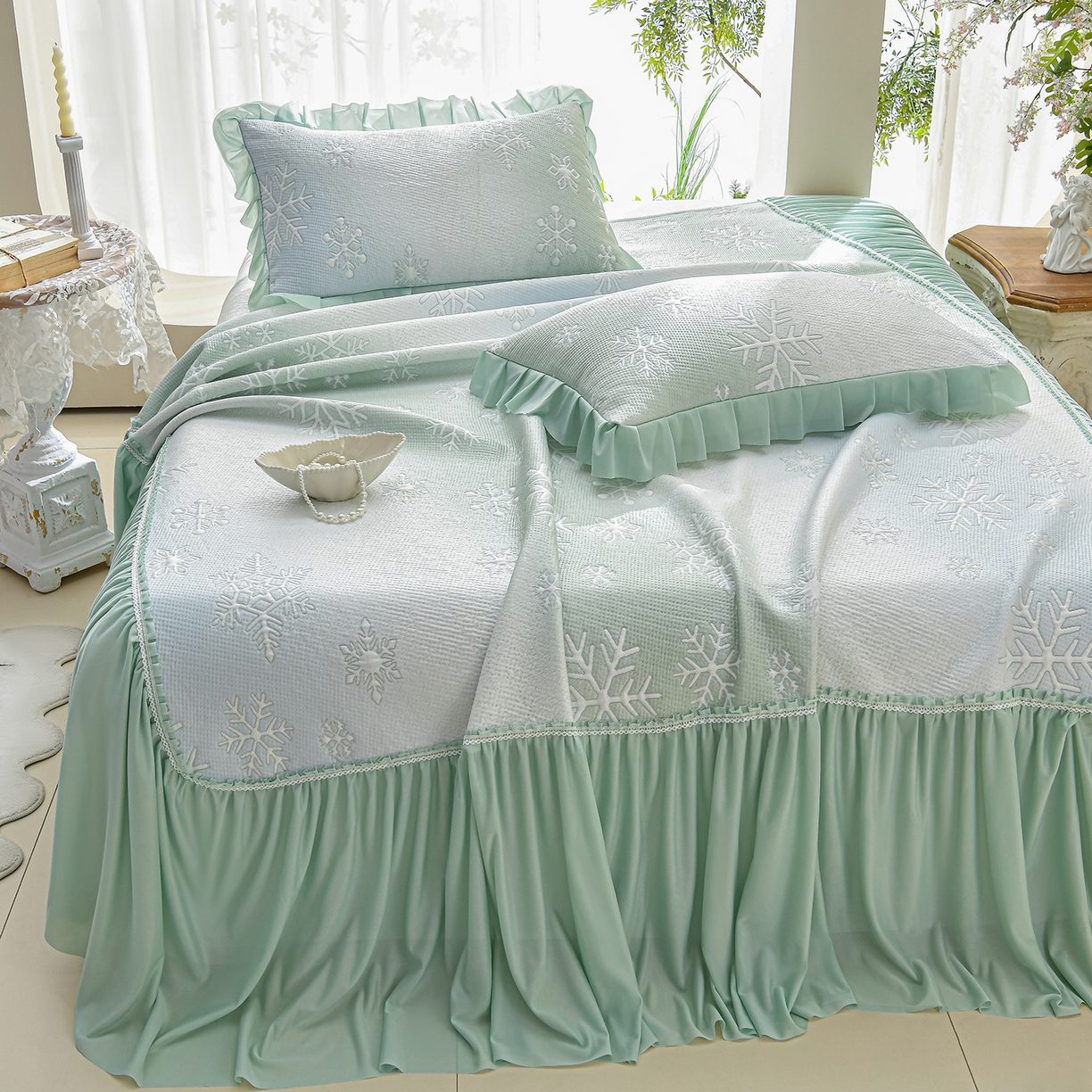 91家纺网 家纺一手货源 找家纺 绘萱家居 2026春夏新款530克PE100%提花冰凉豆豆床裙款凉席席子空调软席 渐变雪花-绿