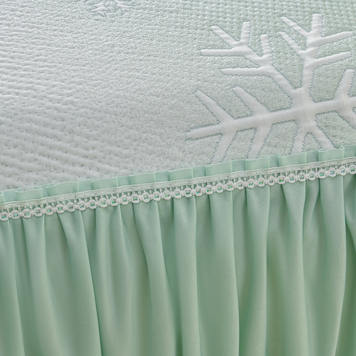 91家纺网 家纺一手货源 找家纺 绘萱家居 2026春夏新款530克PE100%提花冰凉豆豆床裙款凉席席子空调软席 渐变雪花-绿