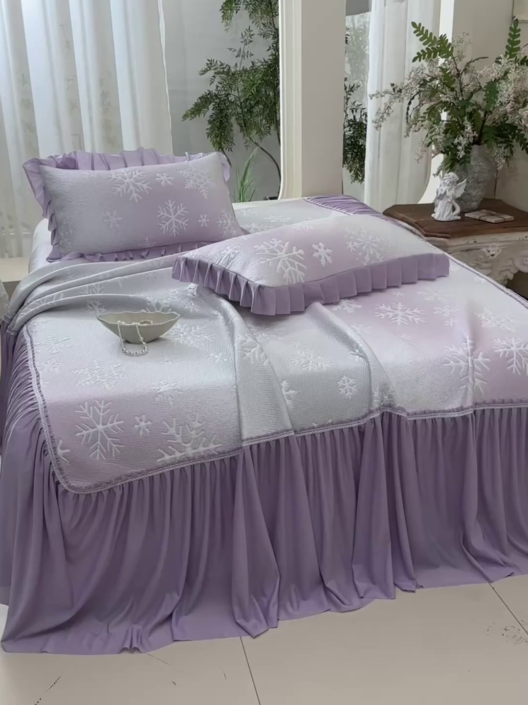 91家纺网 家纺一手货源 找家纺 绘萱家居 2026春夏新款530克PE100%提花冰凉豆豆床裙款凉席席子空调软席 渐变雪花-紫