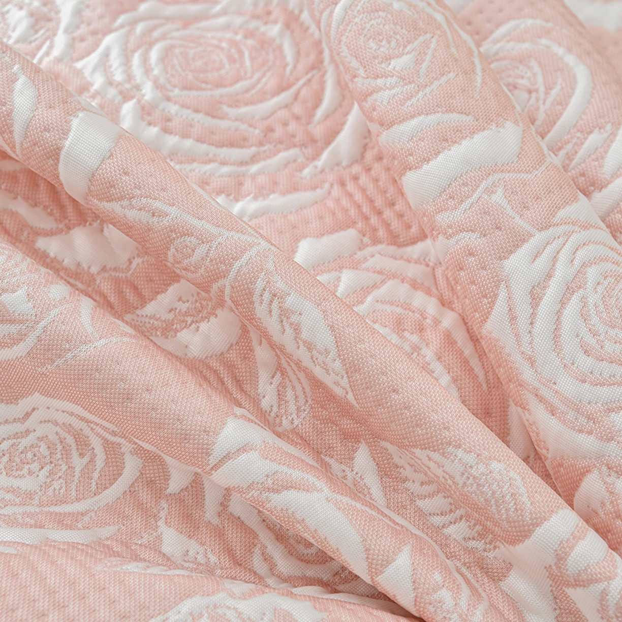 91家纺网 家纺一手货源 找家纺 绘萱家居 2026春夏新款530克PE100%提花冰凉豆豆床裙款凉席席子空调软席 玫瑰花香-粉