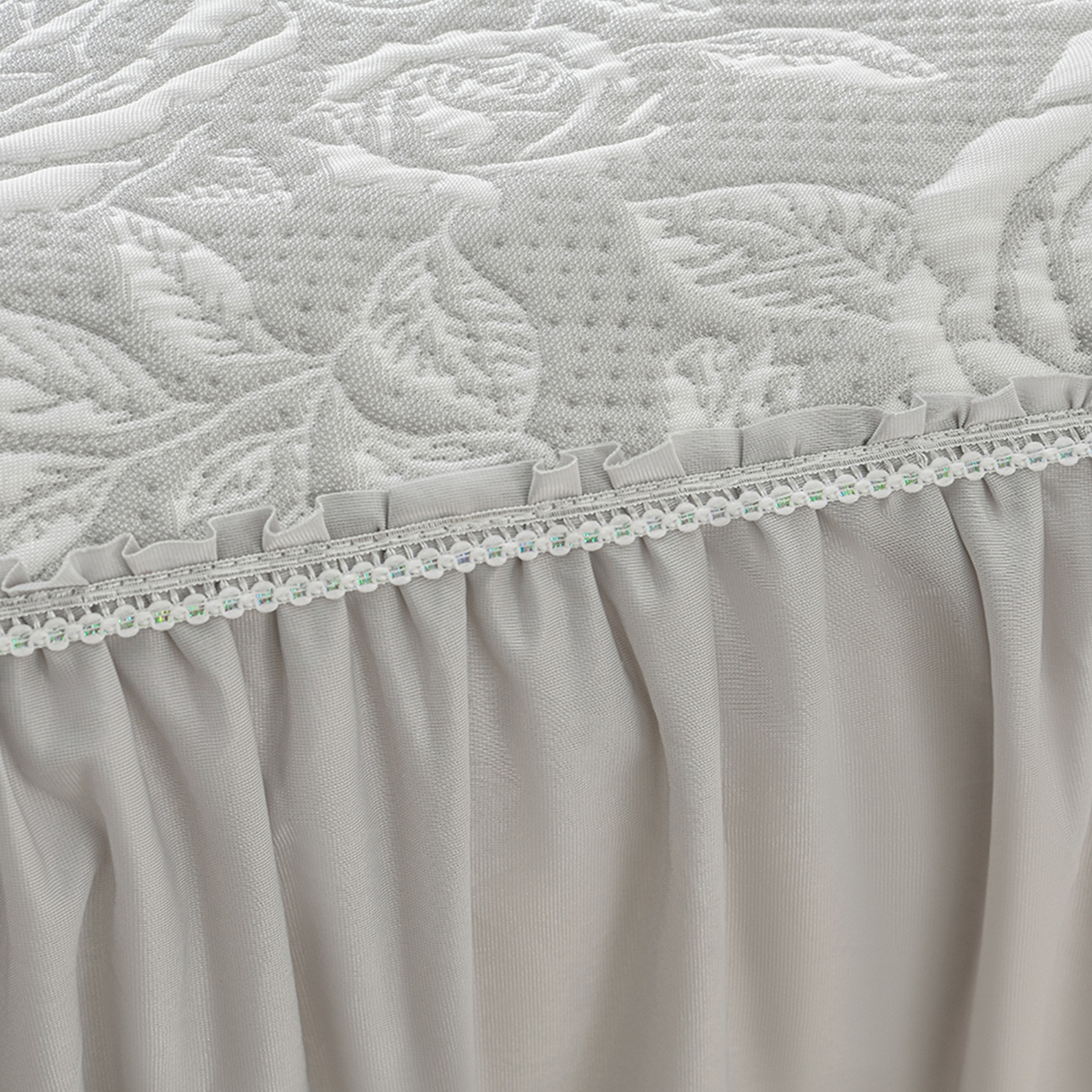 91家纺网 家纺一手货源 找家纺 绘萱家居 2026春夏新款530克PE100%提花冰凉豆豆床裙款凉席席子空调软席 玫瑰花香-灰