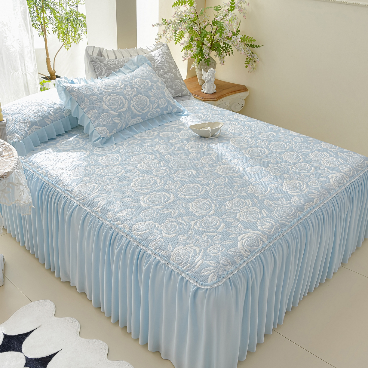 91家纺网 家纺一手货源 找家纺 绘萱家居 2026春夏新款530克PE100%提花冰凉豆豆床裙款凉席席子空调软席 玫瑰花香-蓝