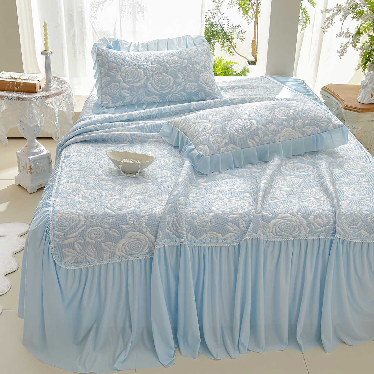 91家纺网 家纺一手货源 找家纺 绘萱家居 2026春夏新款530克PE100%提花冰凉豆豆床裙款凉席席子空调软席 玫瑰花香-蓝