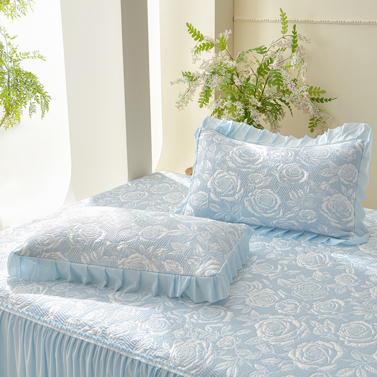 91家纺网 家纺一手货源 找家纺 绘萱家居 2026春夏新款530克PE100%提花冰凉豆豆床裙款凉席席子空调软席 玫瑰花香-蓝