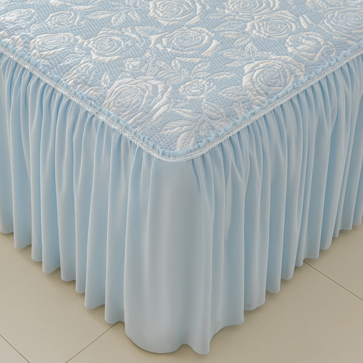 91家纺网 家纺一手货源 找家纺 绘萱家居 2026春夏新款530克PE100%提花冰凉豆豆床裙款凉席席子空调软席 玫瑰花香-蓝