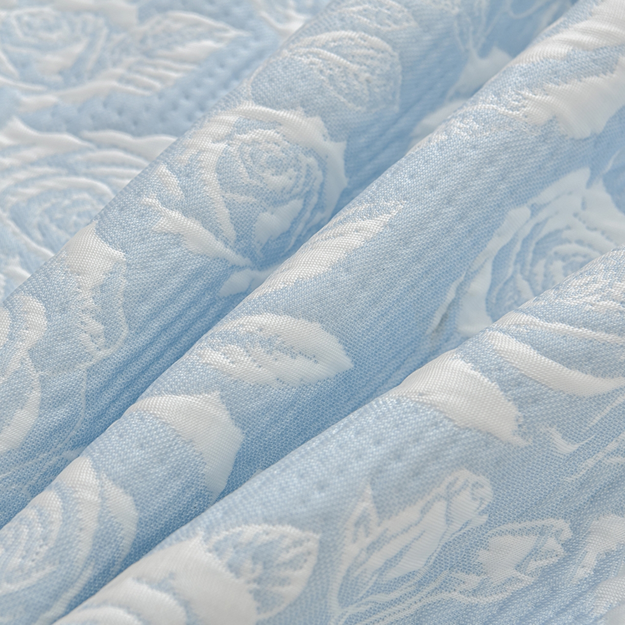 91家纺网 家纺一手货源 找家纺 绘萱家居 2026春夏新款530克PE100%提花冰凉豆豆床裙款凉席席子空调软席 玫瑰花香-蓝