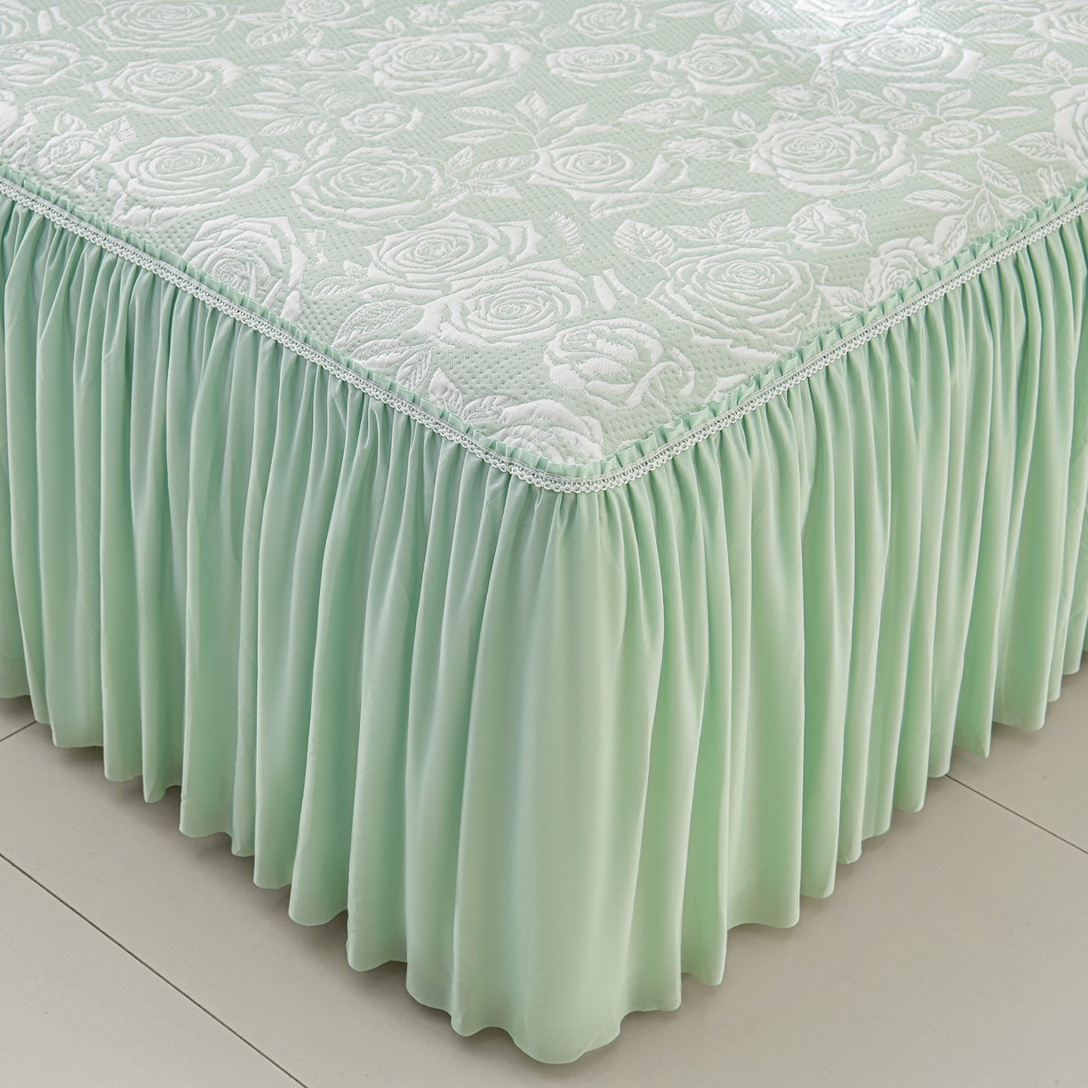 91家纺网 家纺一手货源 找家纺 绘萱家居 2026春夏新款530克PE100%提花冰凉豆豆床裙款凉席席子空调软席 玫瑰花香-绿