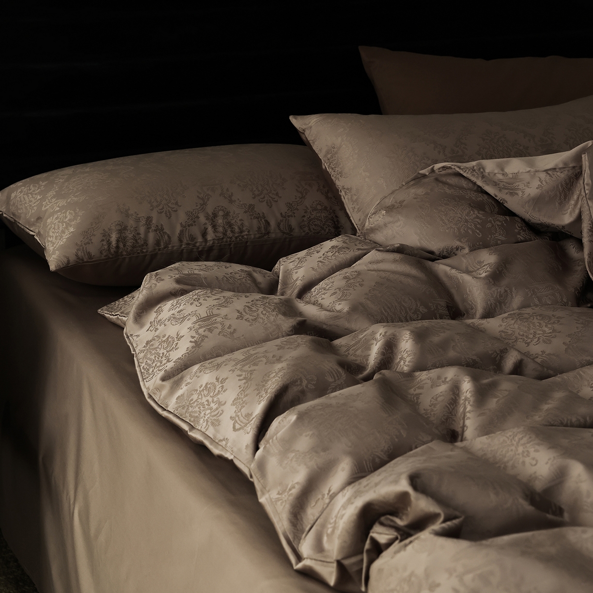 91家纺网 家纺一手货源 找家纺 （总）ONE TWO ONE 121 2026新款50支长绒棉提花四件套系列-微风知韵-轻咖