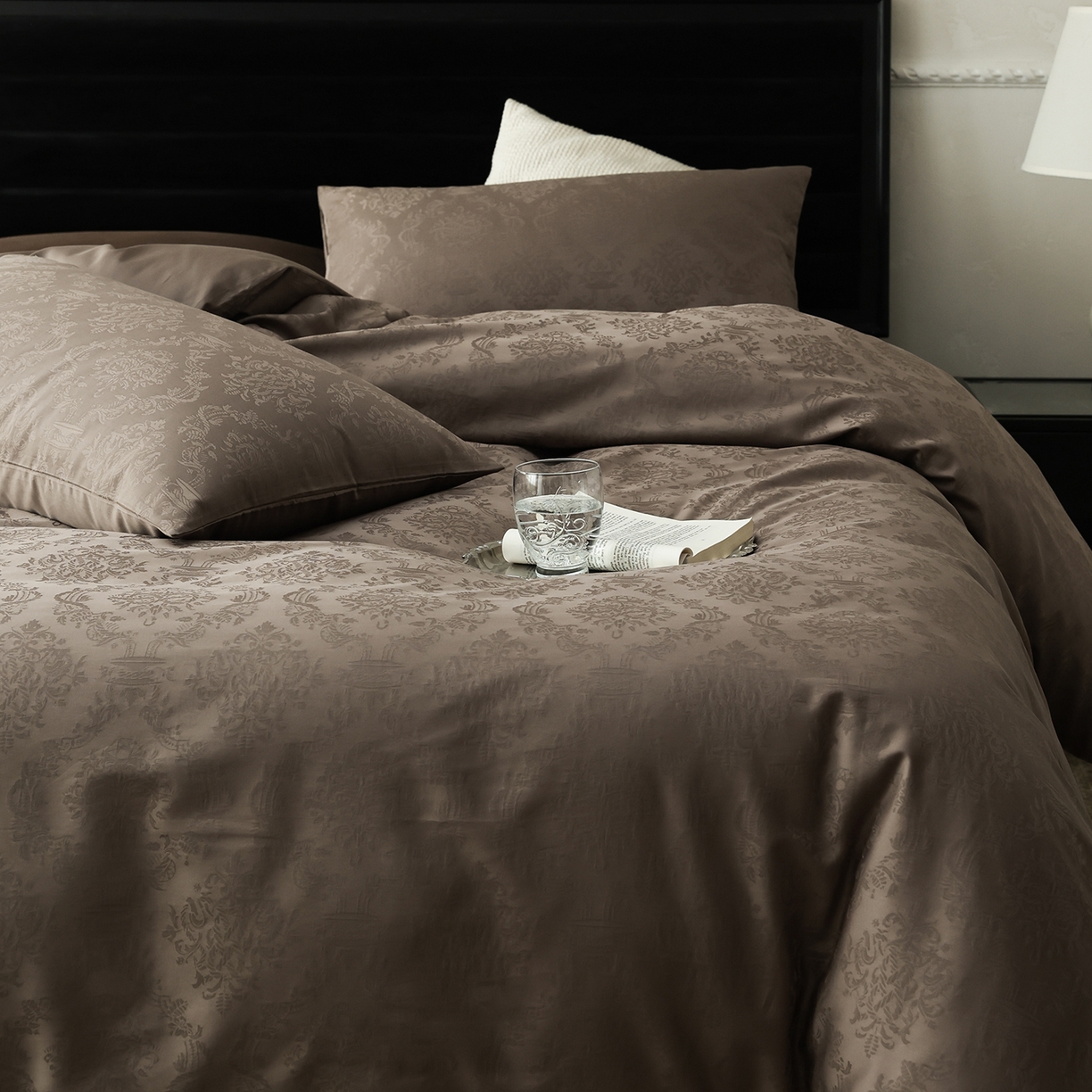 91家纺网 家纺一手货源 找家纺 （总）ONE TWO ONE 121 2026新款50支长绒棉提花四件套系列-微风知韵-轻咖