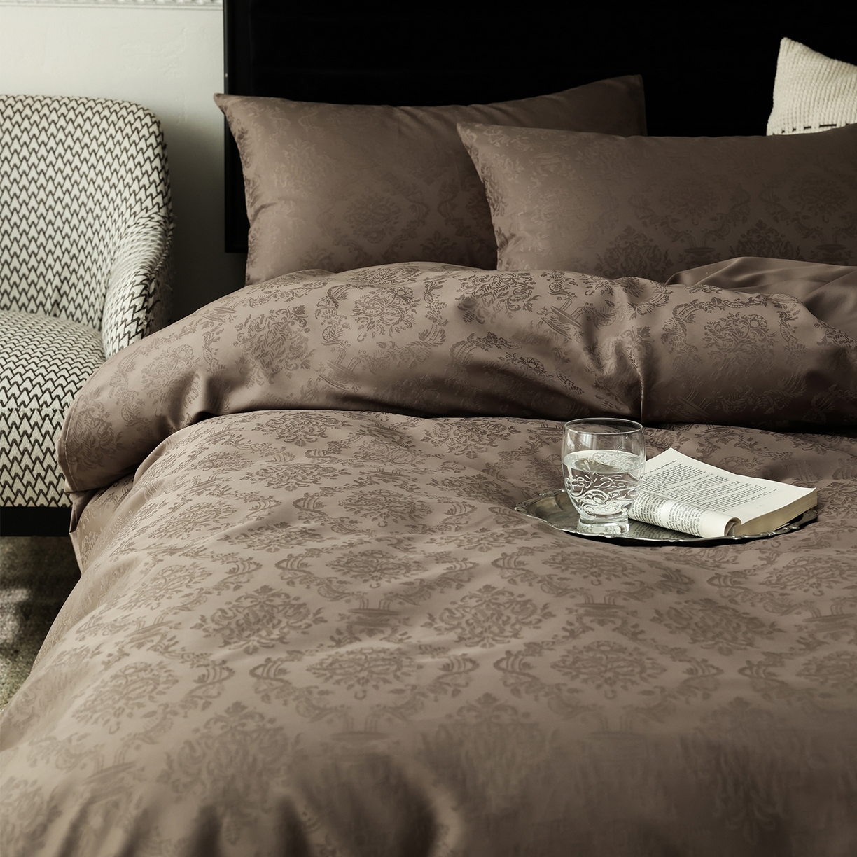 91家纺网 家纺一手货源 找家纺 （总）ONE TWO ONE 121 2026新款50支长绒棉提花四件套系列-微风知韵-轻咖