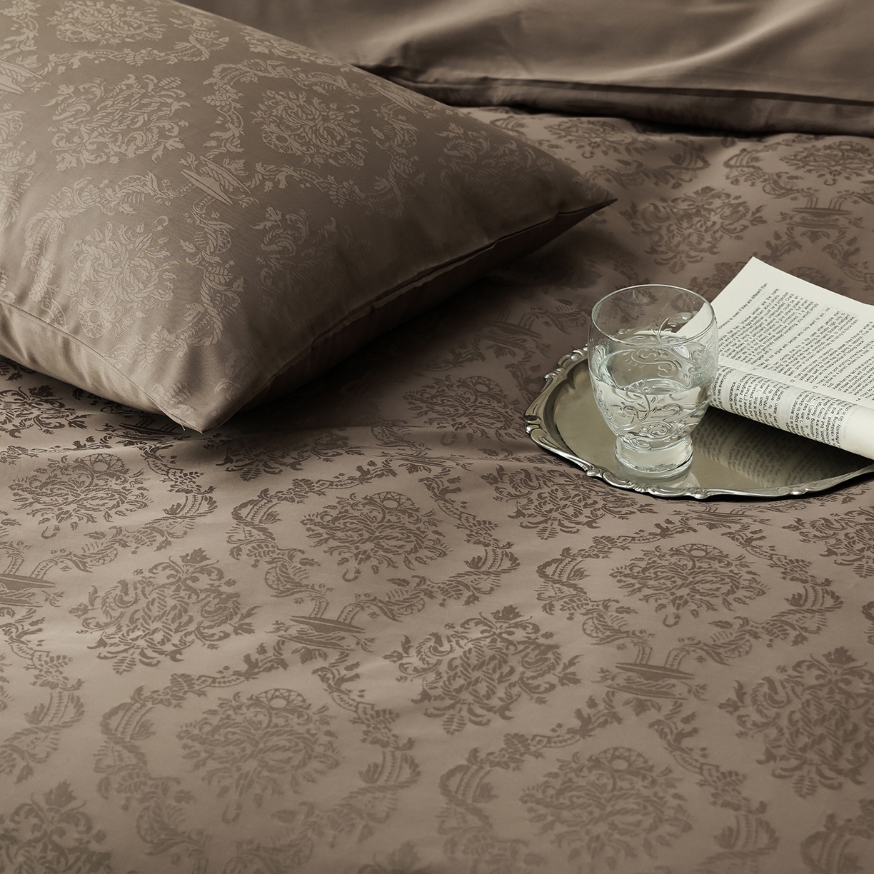 91家纺网 家纺一手货源 找家纺 （总）ONE TWO ONE 121 2026新款50支长绒棉提花四件套系列-微风知韵-轻咖